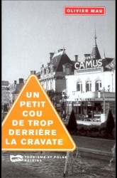 Petit cou de trop derrière la cravate